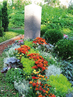 <p>Grabgestaltung Herbst</p> <p>Grabgestaltung Herbst</p>